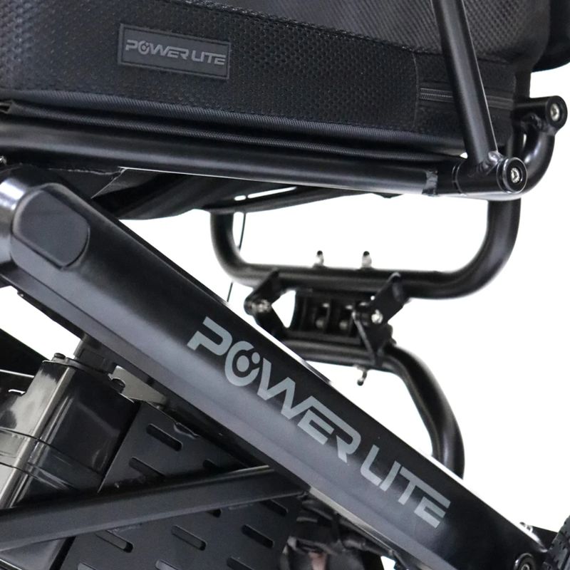 Detalhe-na-Lateral-da-Cadeira-de-Rodas-Motorizada-POP-Power-Lite