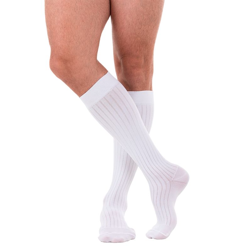 Perna-masculina-usando-a-Meia-de-compressao-3-4-Supportline-Soft-Branca-Venosan-vista-de-frente