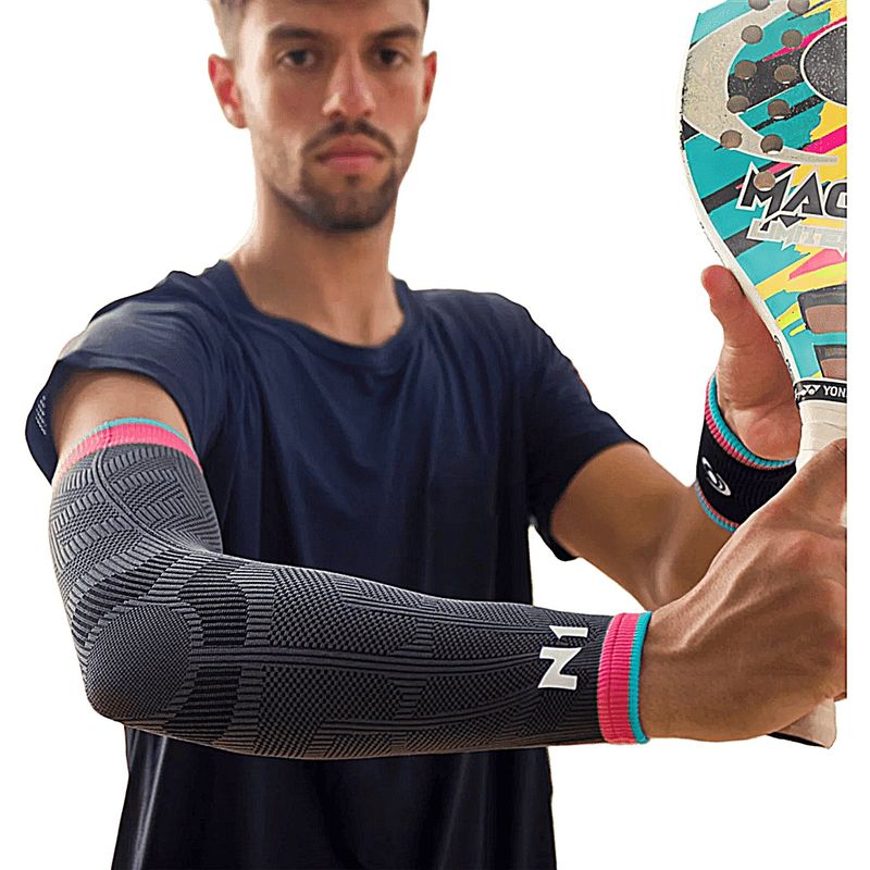 protetor-braco-n1-racket-cinza-carvao-rosa-azul-visao-geral
