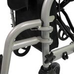 andador-4-rodas-assento-d15-dellamed-detalhe-pes-removiveis