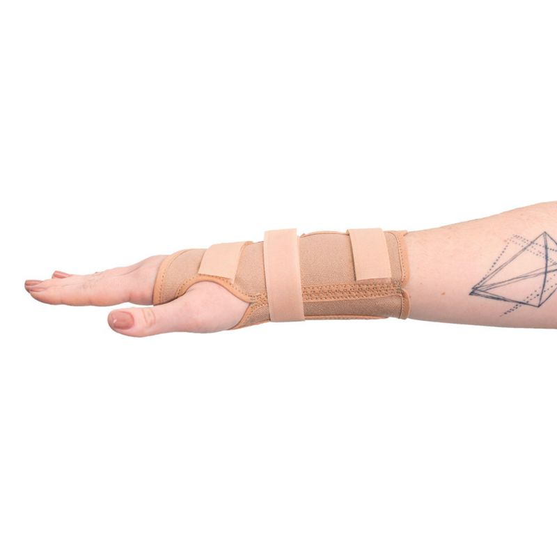 Órtese curta Mercur bege ¿ detalhe do encaixe no polegar, punho direito