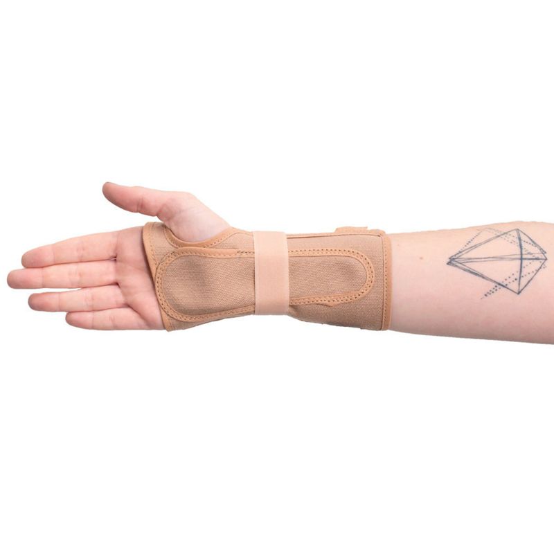 Órtese curta Mercur bege ¿ vista da palma da mão com aplicação no punho direito