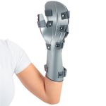 Humanizada mostrando a palma da mão com a tala