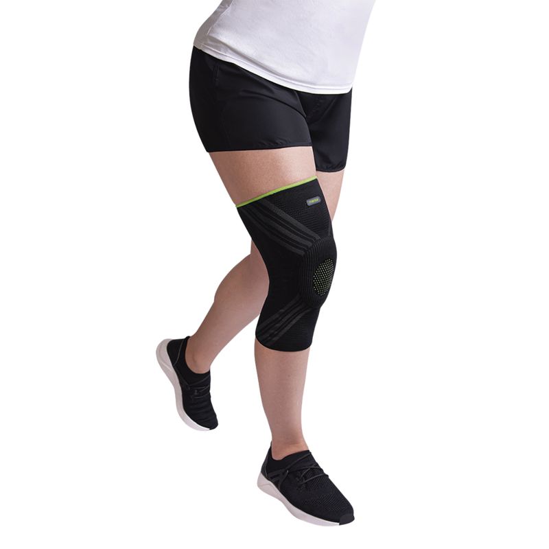 Joelheira performance Mercur sendo usada por pessoa correndo