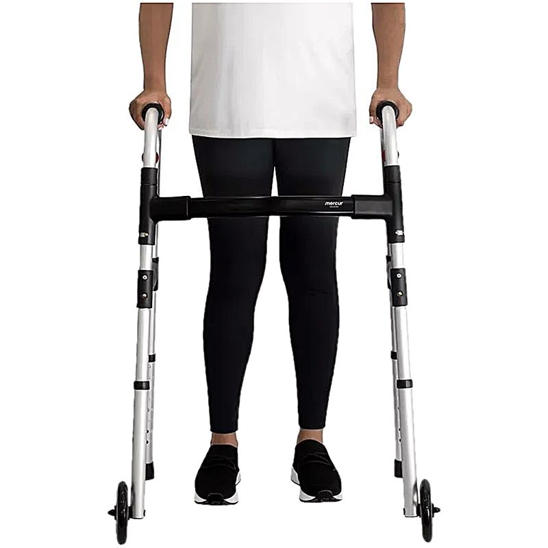 andador-desmontavel-mercur-com-rodas-visao-humanizada