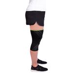 Joelheira performance Mercur usada por modelo - vista lateral