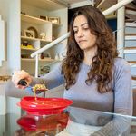 Prato com Borda e Ventosa Longevitech em uso