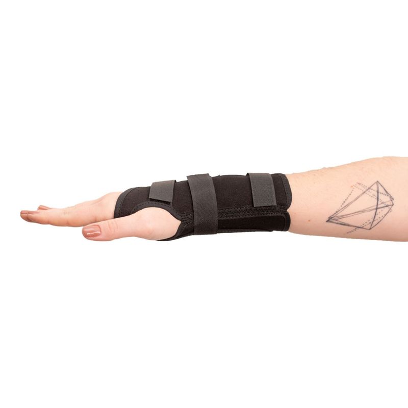 Órtese curta Mercur com tala ¿ detalhe do polegar no punho direito, cor preta